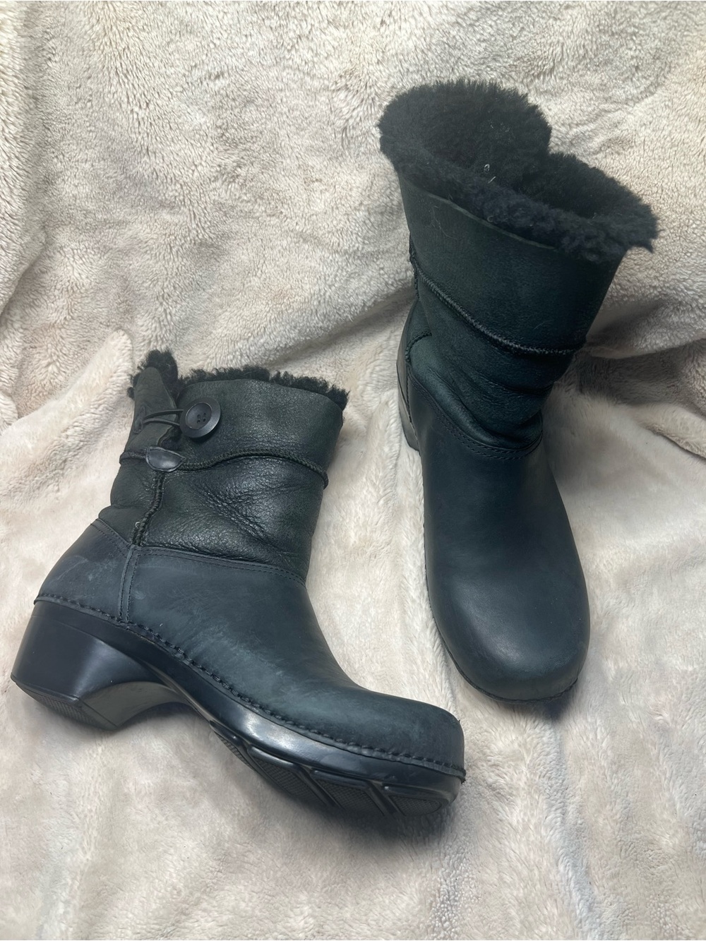 Dansko Stormy black leather shearling-lined clog boots size 40 or US 9.5-10